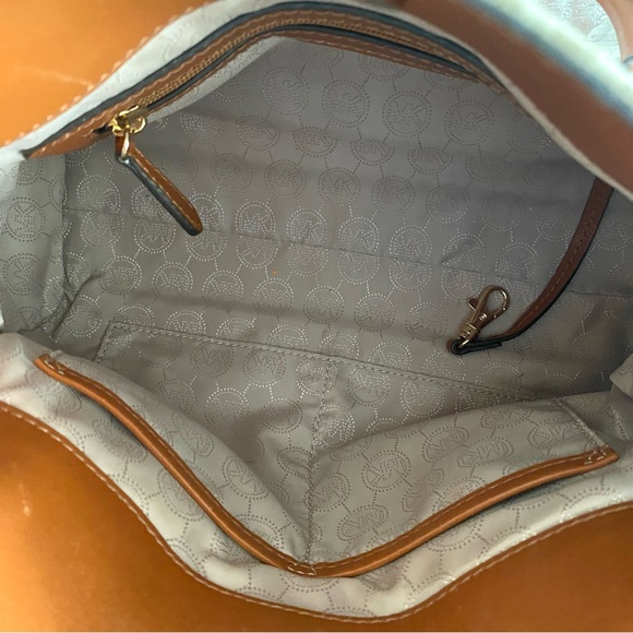 Michael Kors • Lock & Key • Hamilton Medium Leather Logo Satchel • Vanilla - Picture 8 of 14